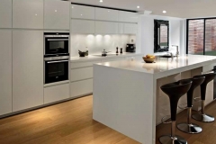 Sleek-Leicht-with-High-Gloss-Kitchen-Cabinet-Design-by-Elans